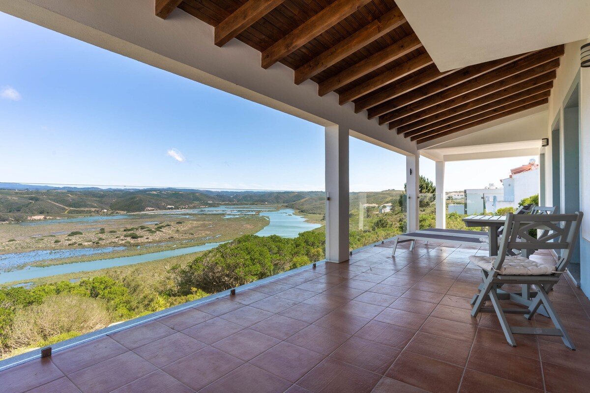 Beautiful river view and a big private terrace