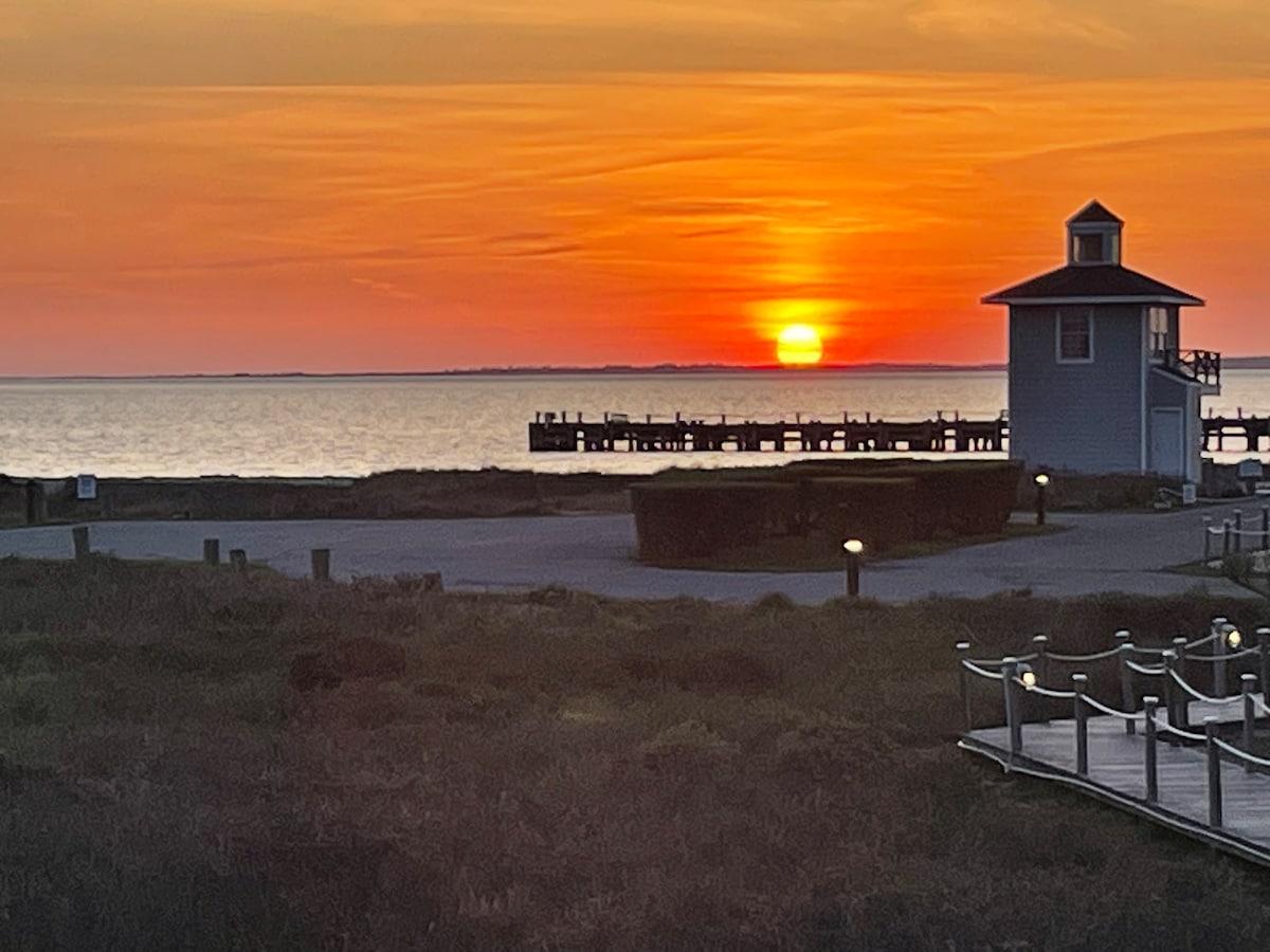 Immersed in Montauk's Mesmerizing Waterfront Bliss