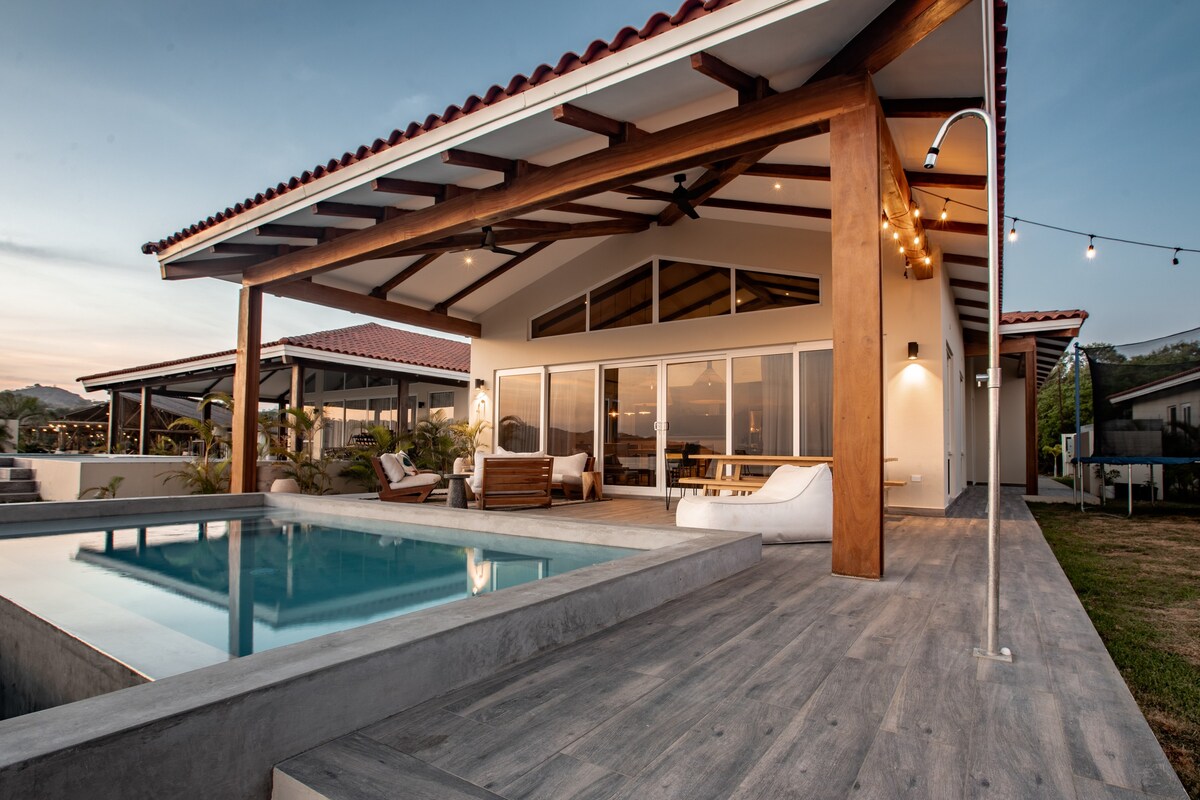 Beachfront Luxury + Pool | 4BR Villa 50@BlueVenao