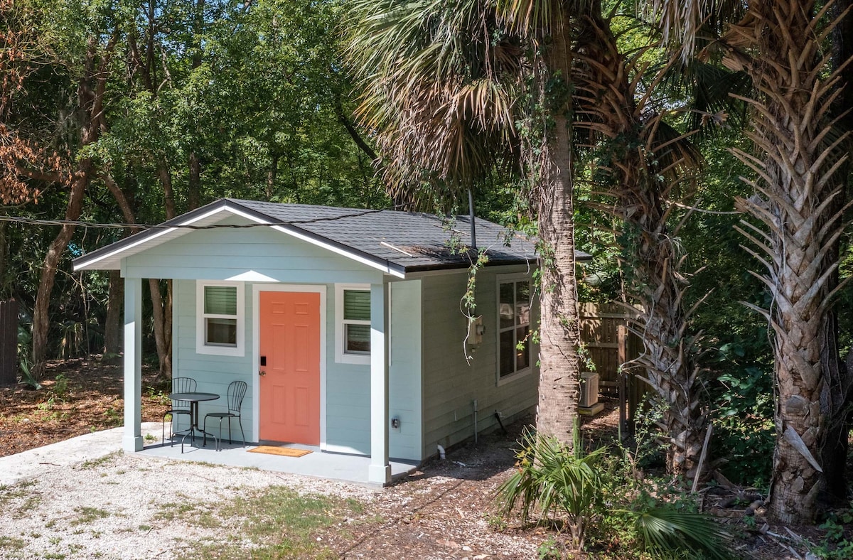 Palm Cottage Tiny House Hideaway