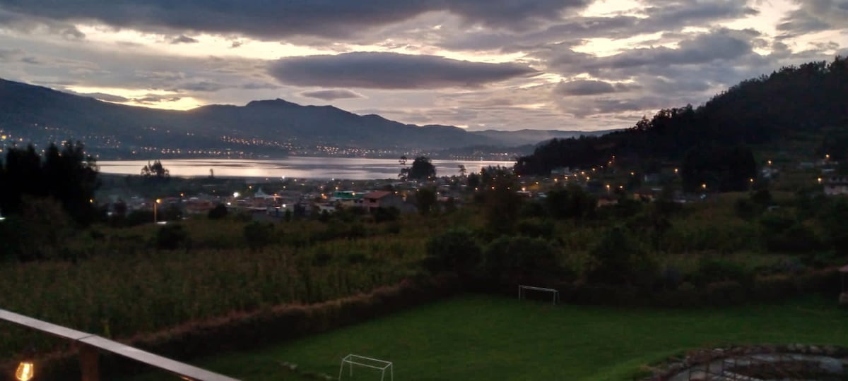 Hermosa casa con vista al lago