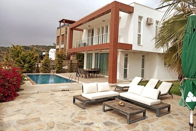 Sea View and Private Pool Villa!