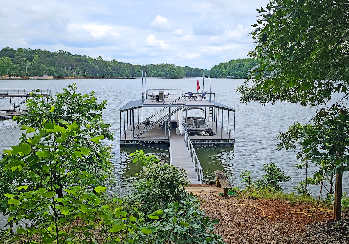 Amazing, Lake Front Home, Private Dock, Sleeps 12!