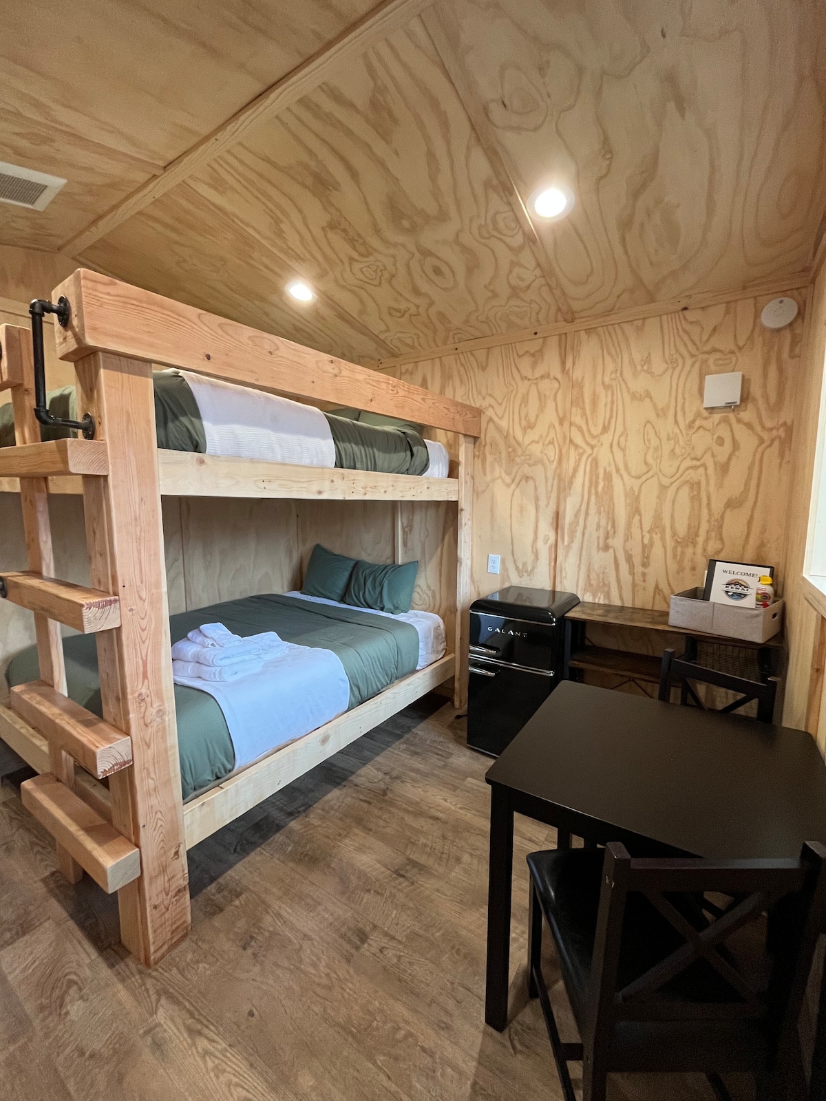 Kenai Adventure Cabins Queen/Queen