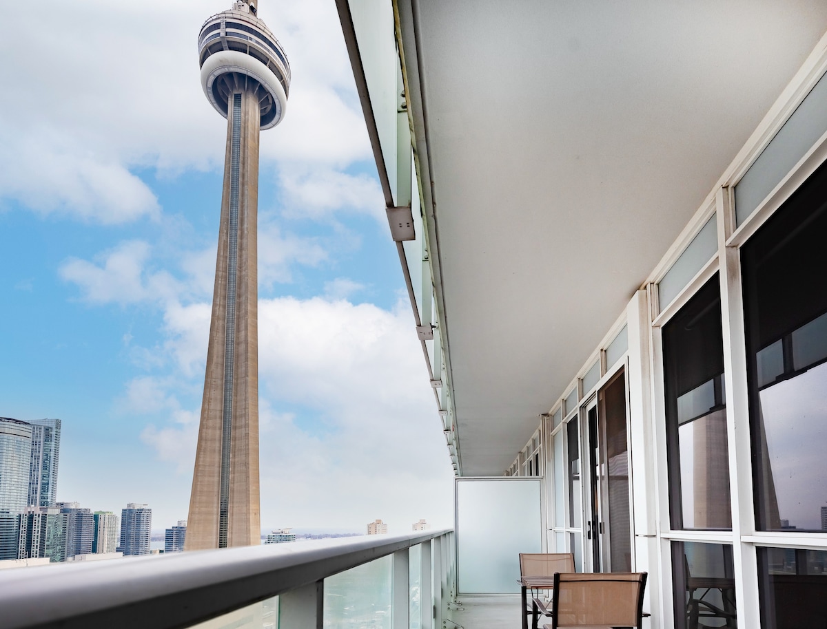 CN Tower View! Heart of Downtown