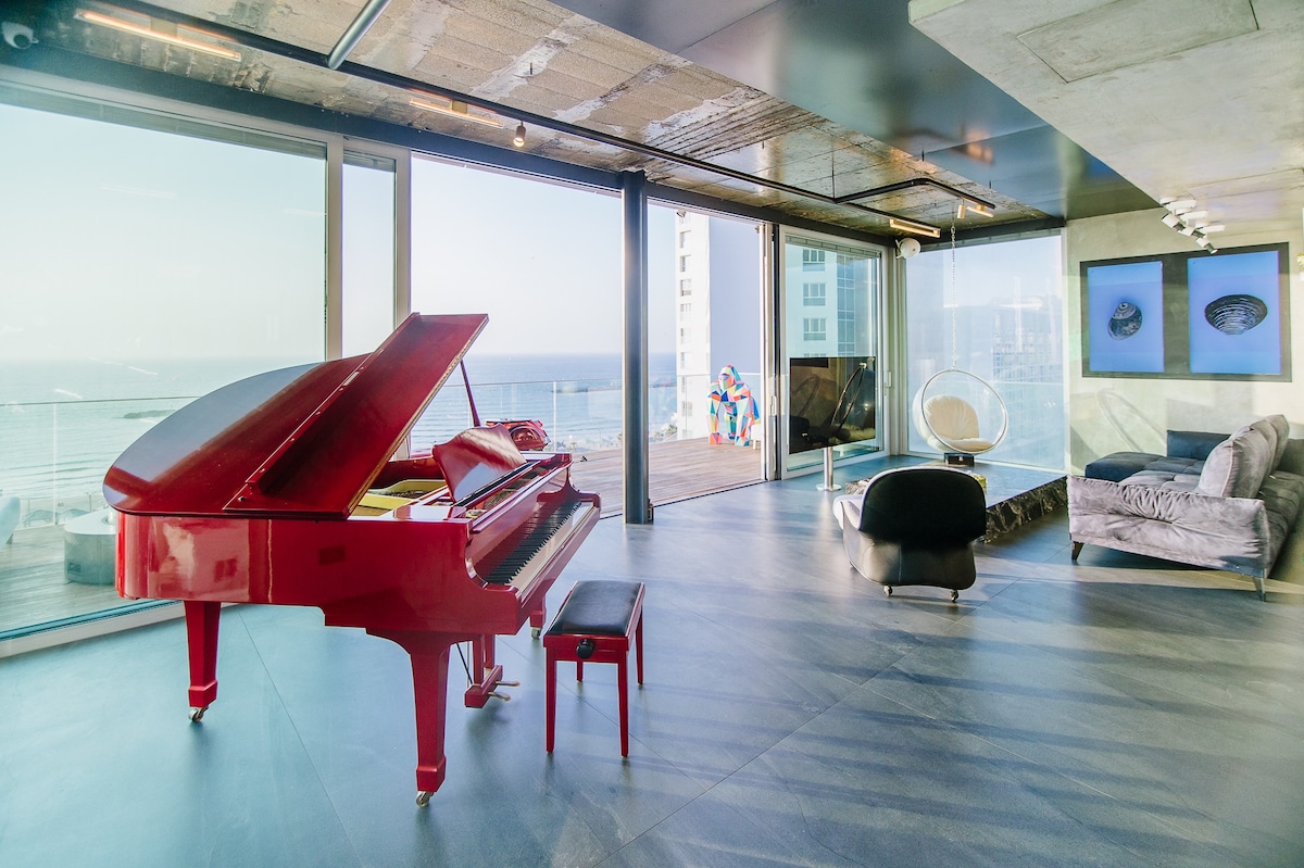 Magnificent Sea View Penthouse On The Beach