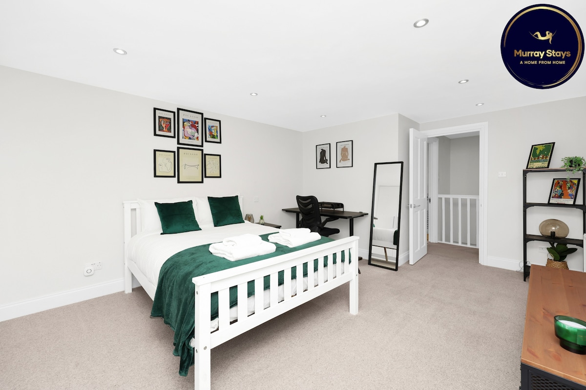 Central and spacious 3 bedroom house in Limehouse!