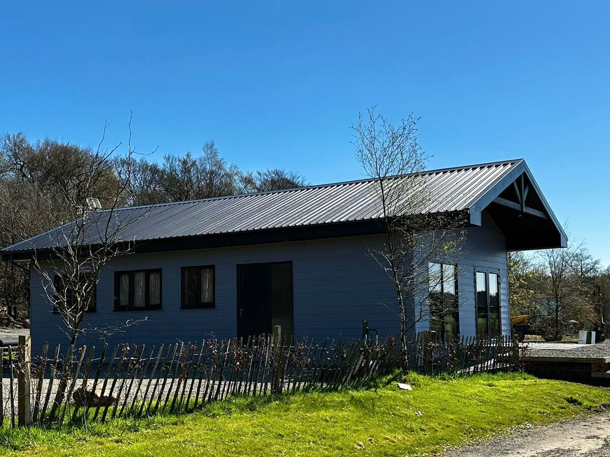 Modern Countryside Chalet | Minutes from Glasgow