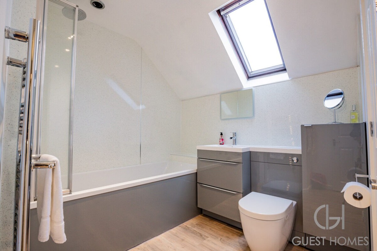 Guest Homes | Chichester Close Flat