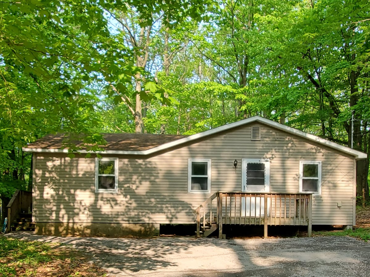 House - Near Lake Ontario w/ Kayaks