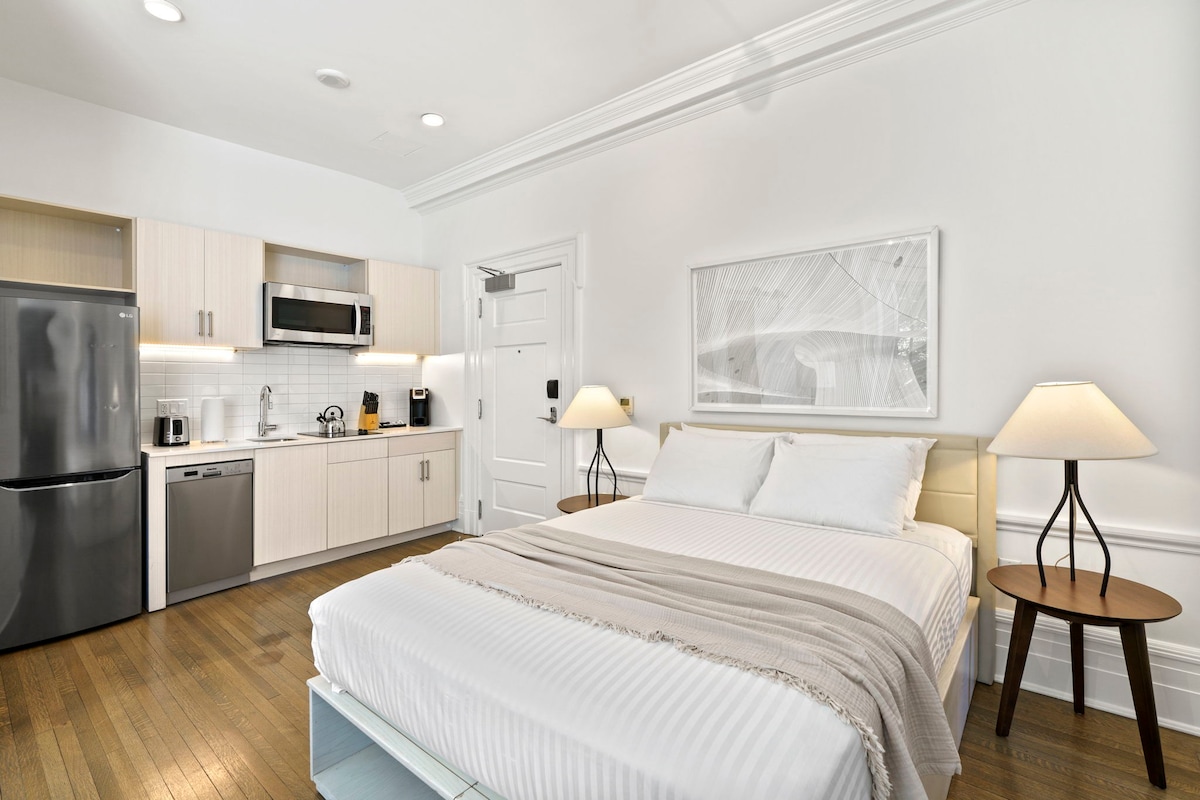 Premier Studio Apt | Placemakr Dupont Circle