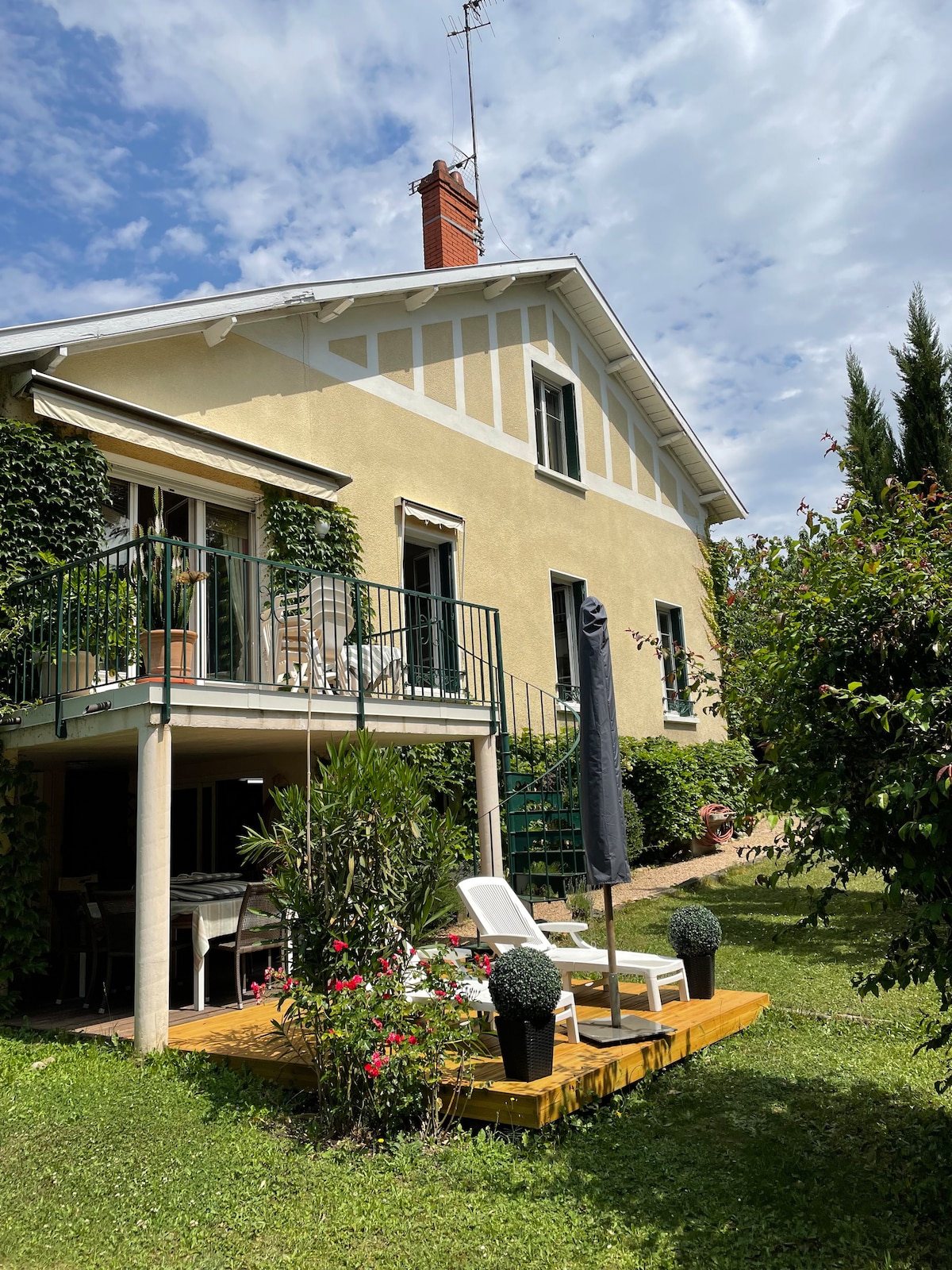 Maison 5 ch. jardin et piscine