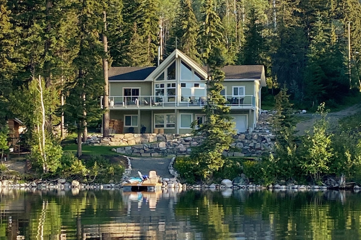 Stunning 4 bdrm waterfront home on Timothy Lake