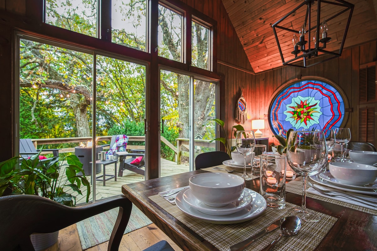 Secluded in the Woods, near lakes & trails-kitchen