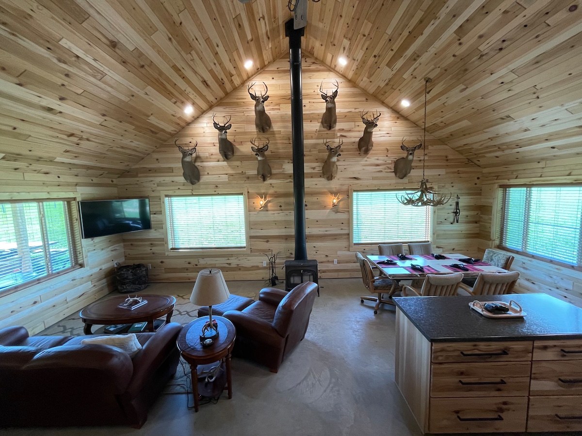 Brand new Cabin in Central Upper Michigan