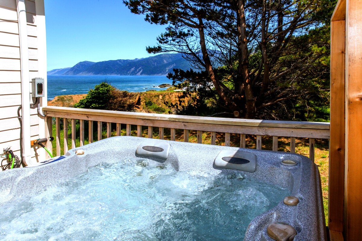 Cozy Oceanview! Private Hot Tub! Tesla Charging!