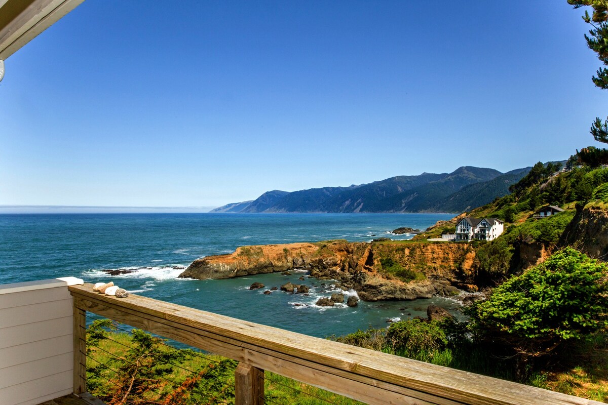 Cozy Oceanview! Private Hot Tub! Tesla Charging!