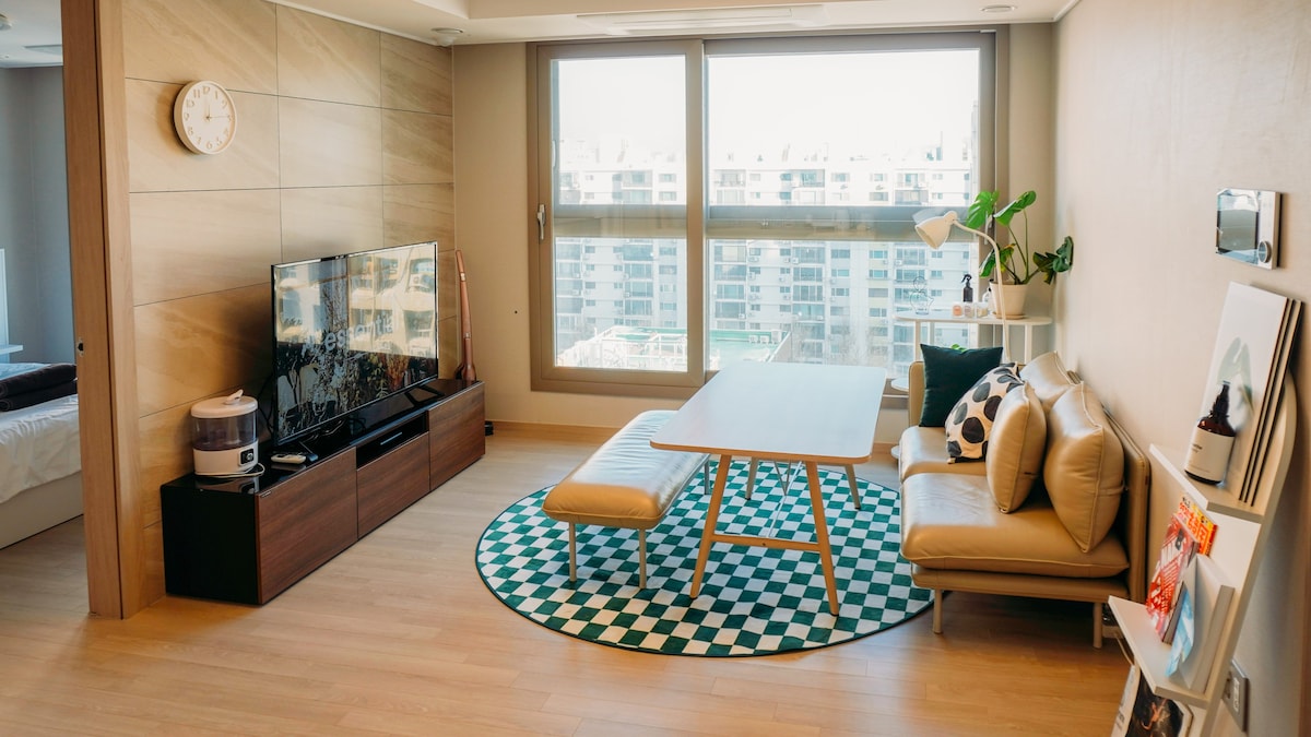 IFC/The Hyundai Yeouido High Rise Modern Apartment