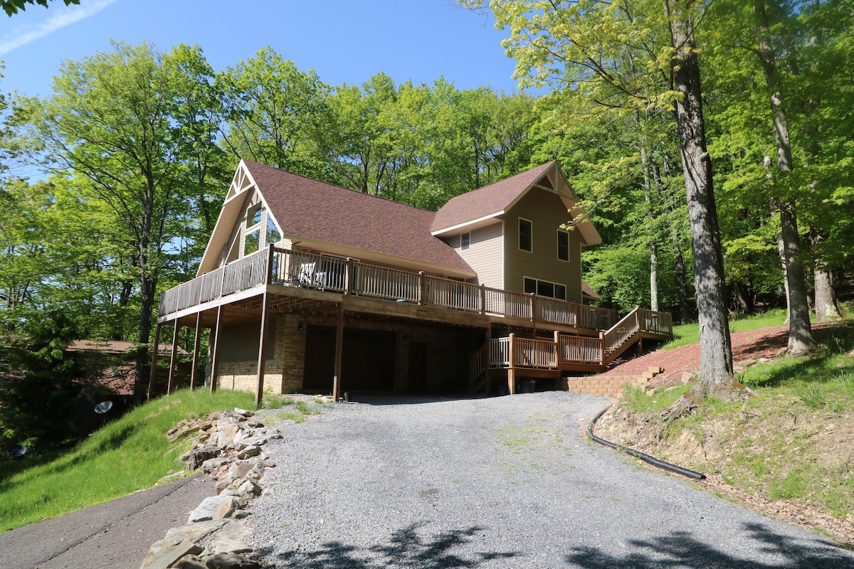 New Listing! 6 bedroom, 3500SF Alpine Lake home