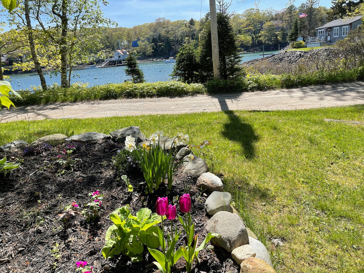 Waterfront Tranquil Boothbay Cottage