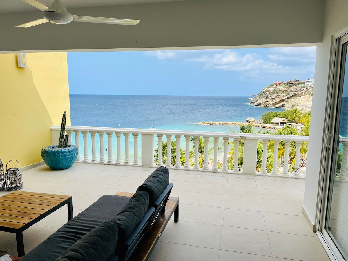 NEW Blue Bay Penthouse 6p beachfront with sea view