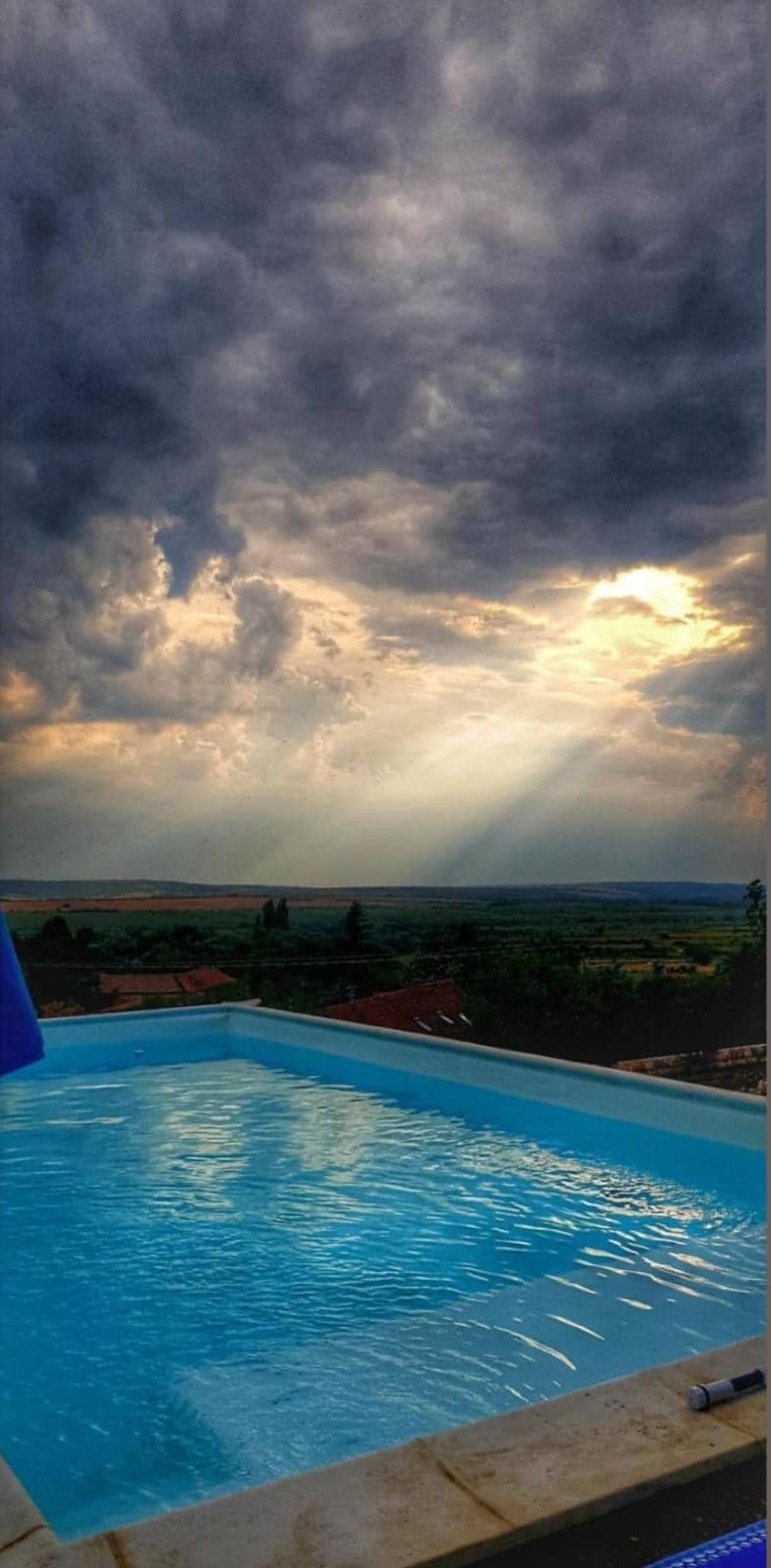 Casa cu piscina pe Cheile Nerei