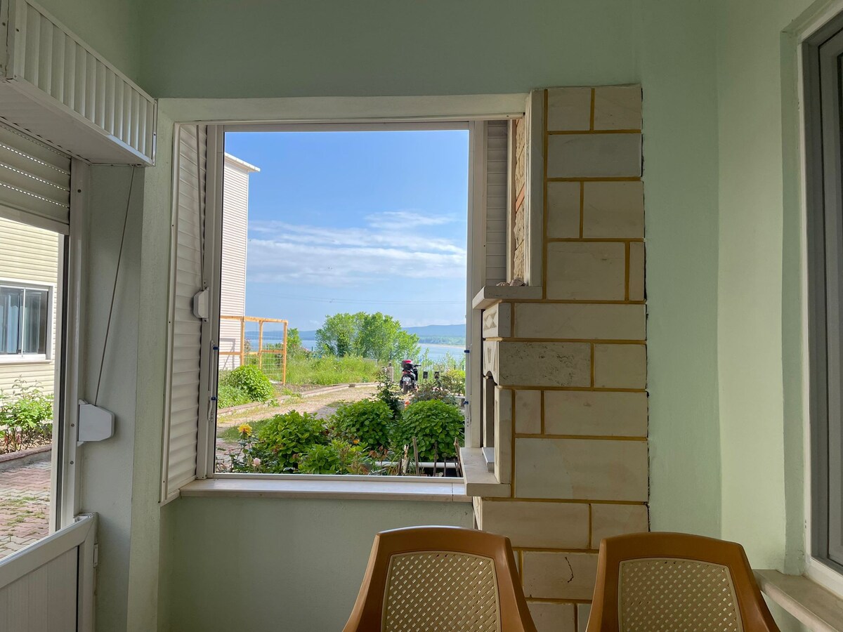 Seasonal Seafront 3 Bed Apartment (5 months)
