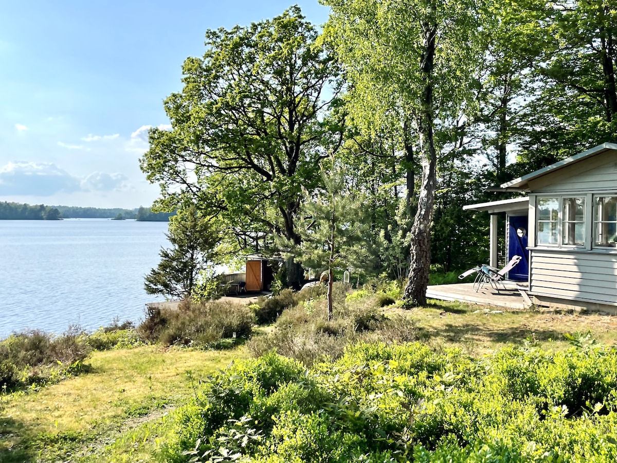 Paradise by the lake with private sauna