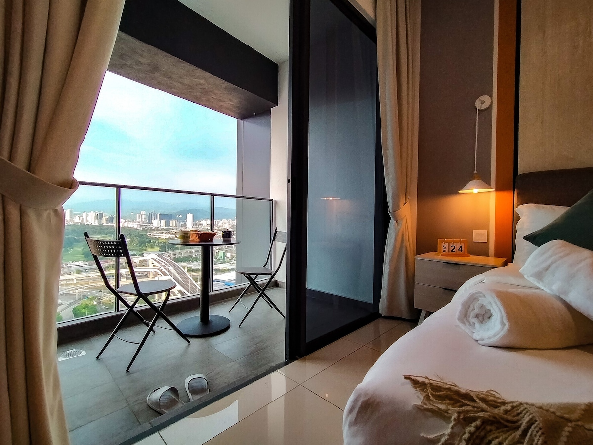 Modern suites w Balcony Lvl-31 #TRX TREC KLCC