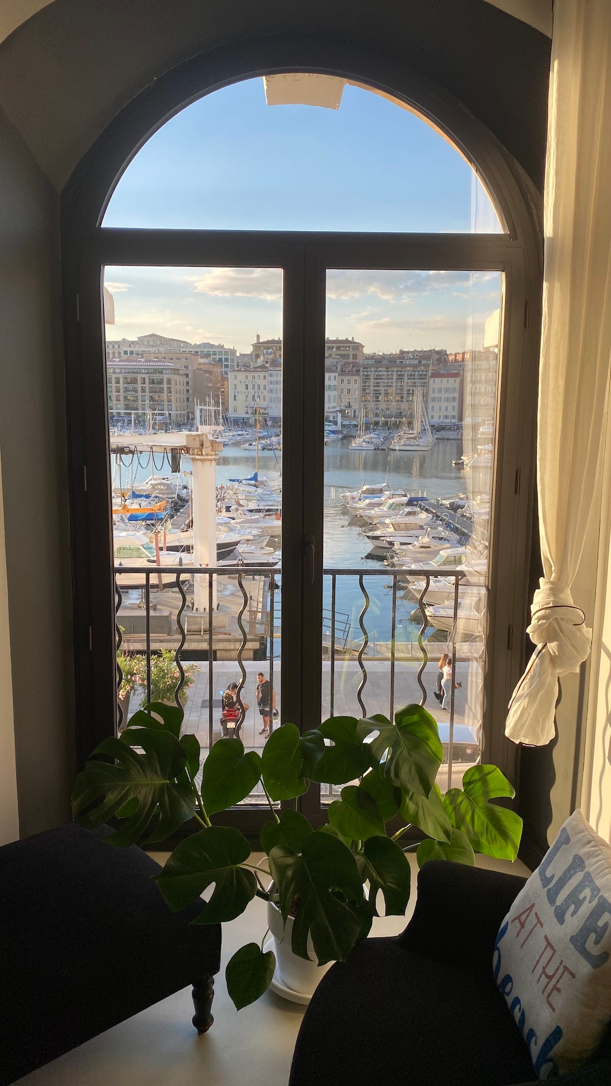 Apartment in front of the old port of Marseille