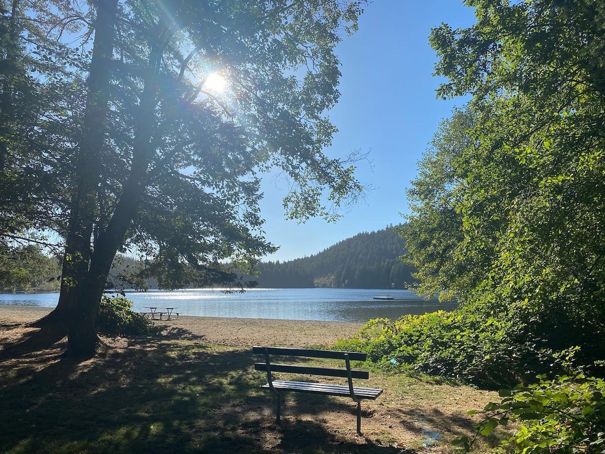 Cottage By The Lake