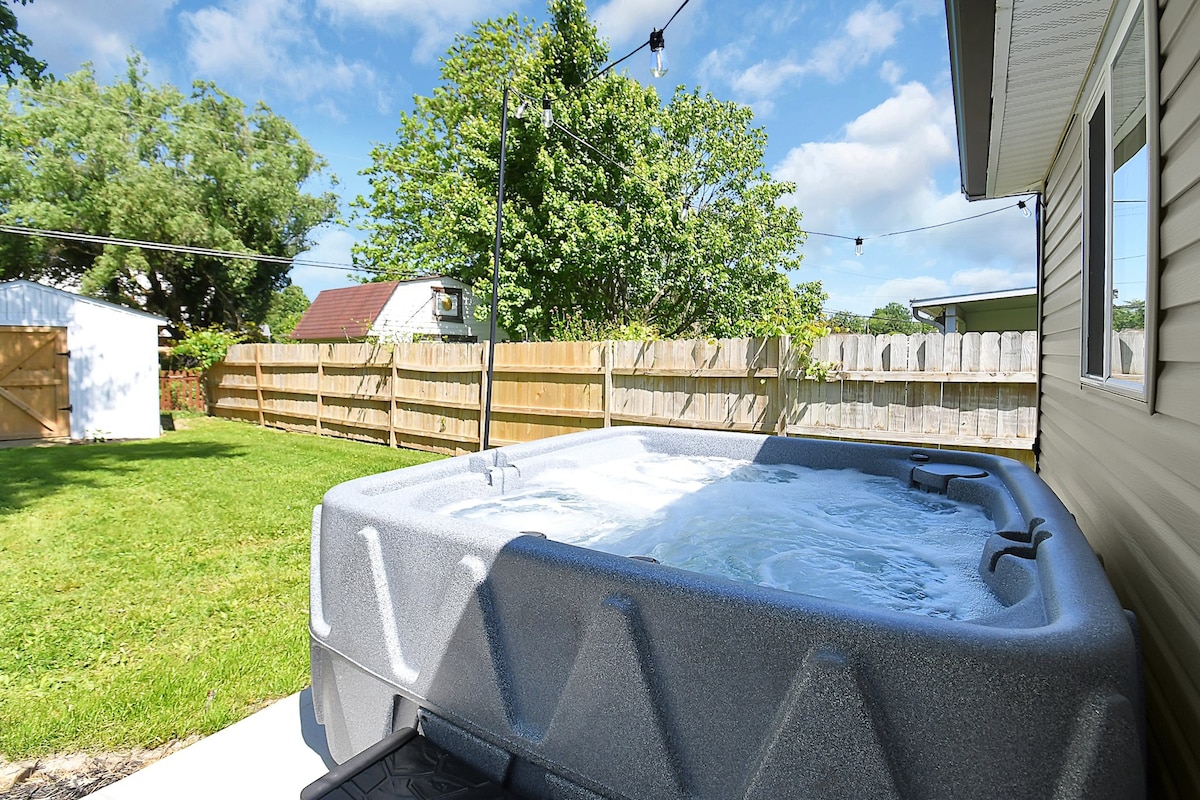 Luxury Retreat w/ Hot Tub!