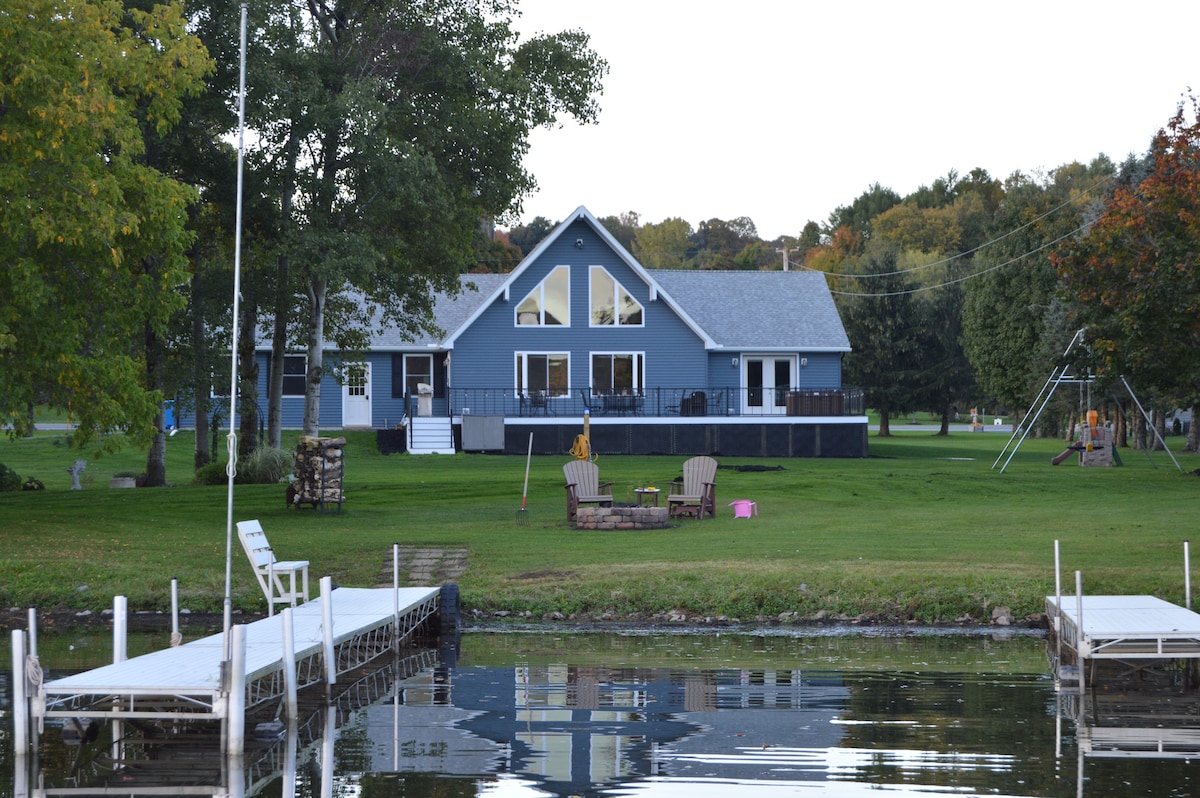 The Chalet at Hatch Lake Queen Bedroom