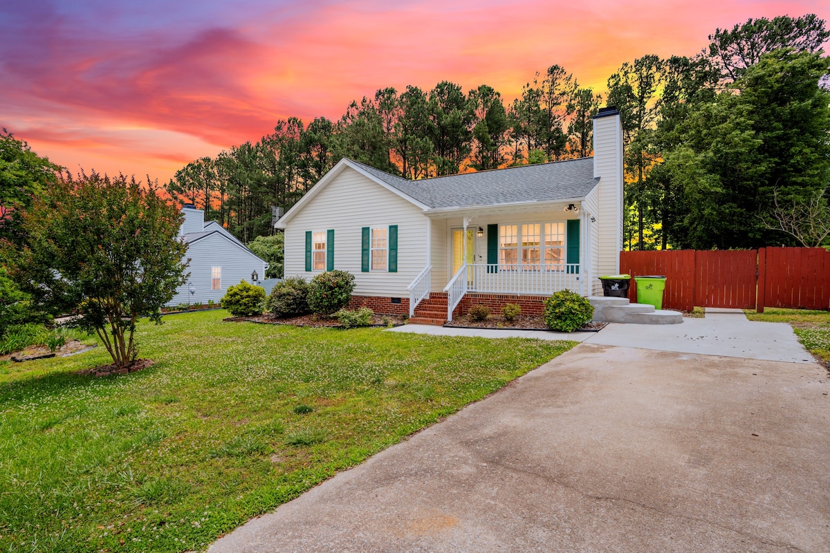 Quaint Cottage of Holly Springs