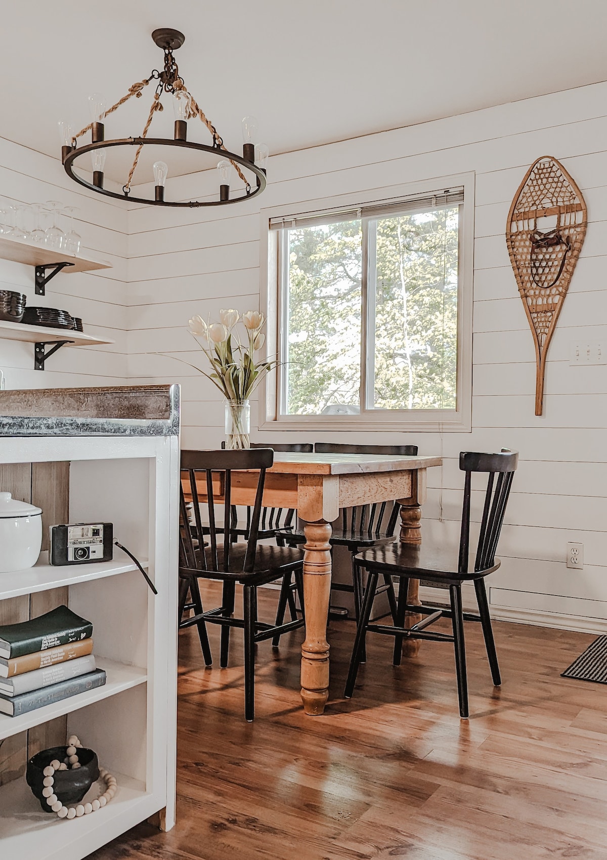 The Croft- Cozy Lakefront Cottage with View