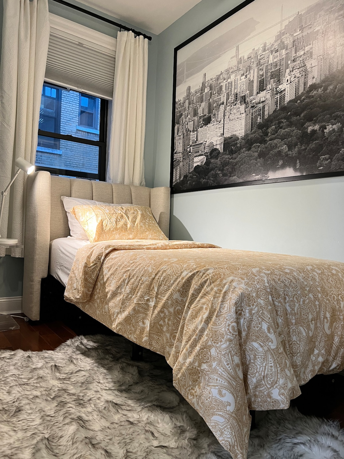 Cozy Upper West Side Room.