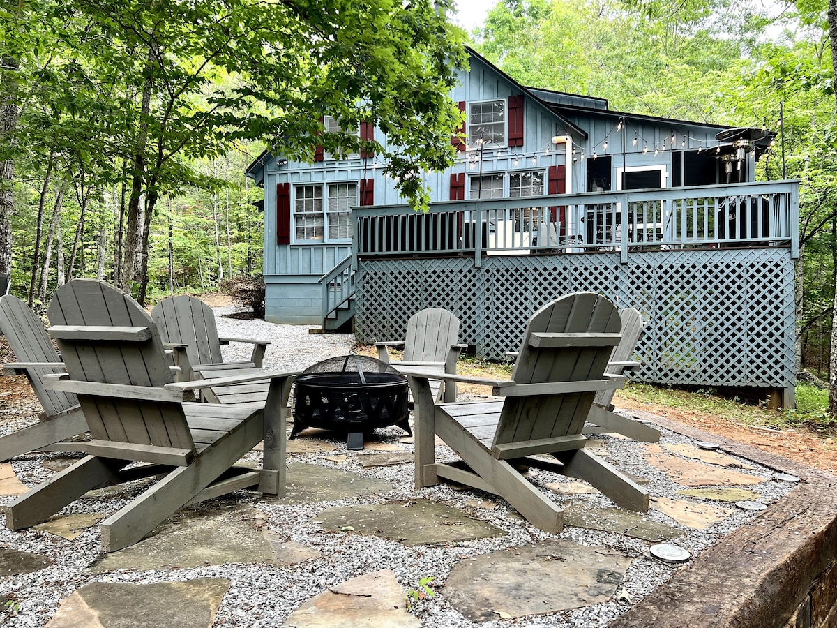 The Blue Heron - Cabin Near Helen with EV Charger