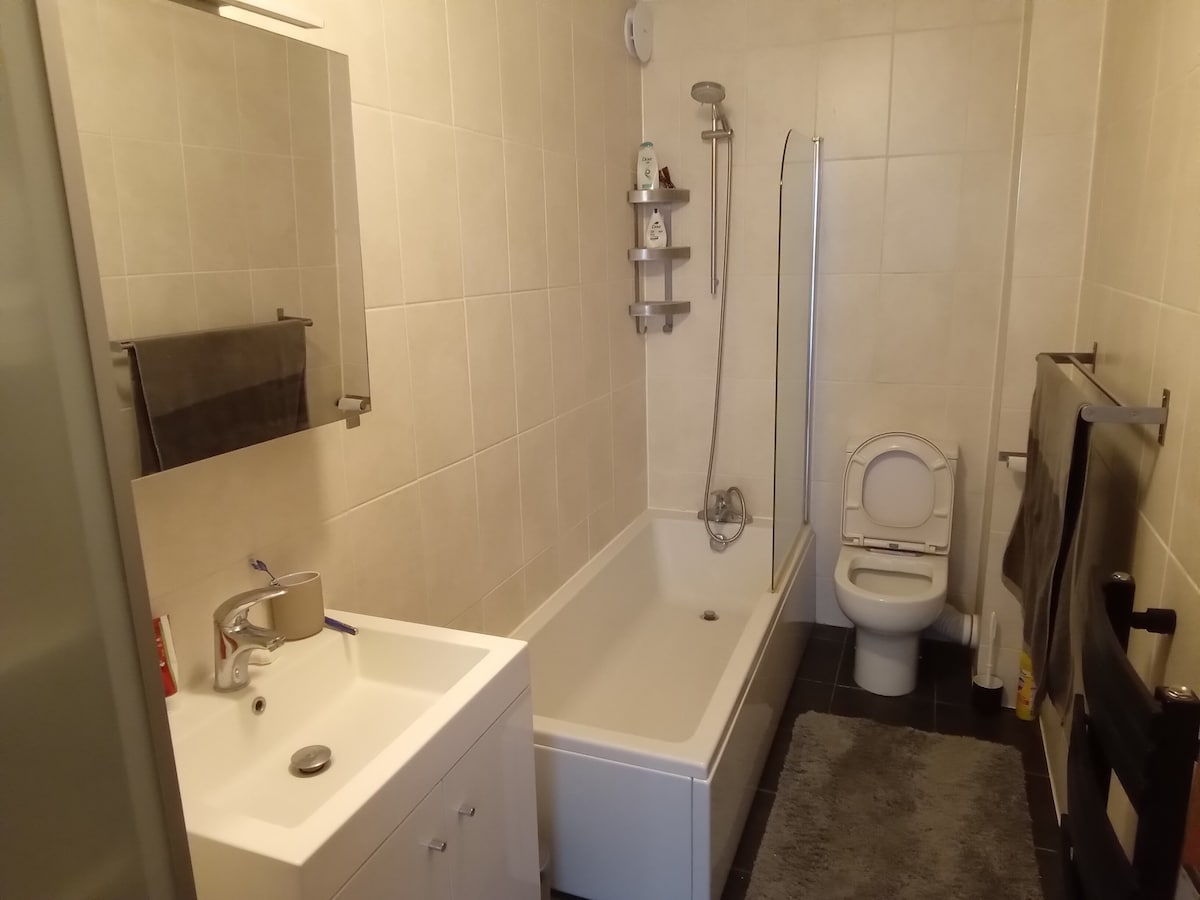 2 Bed Flat in North London, close to station