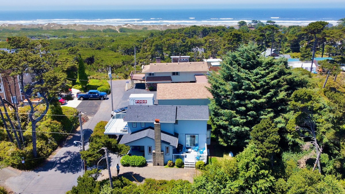 Walk to Heceta Beach, peaceful, dog friendly home