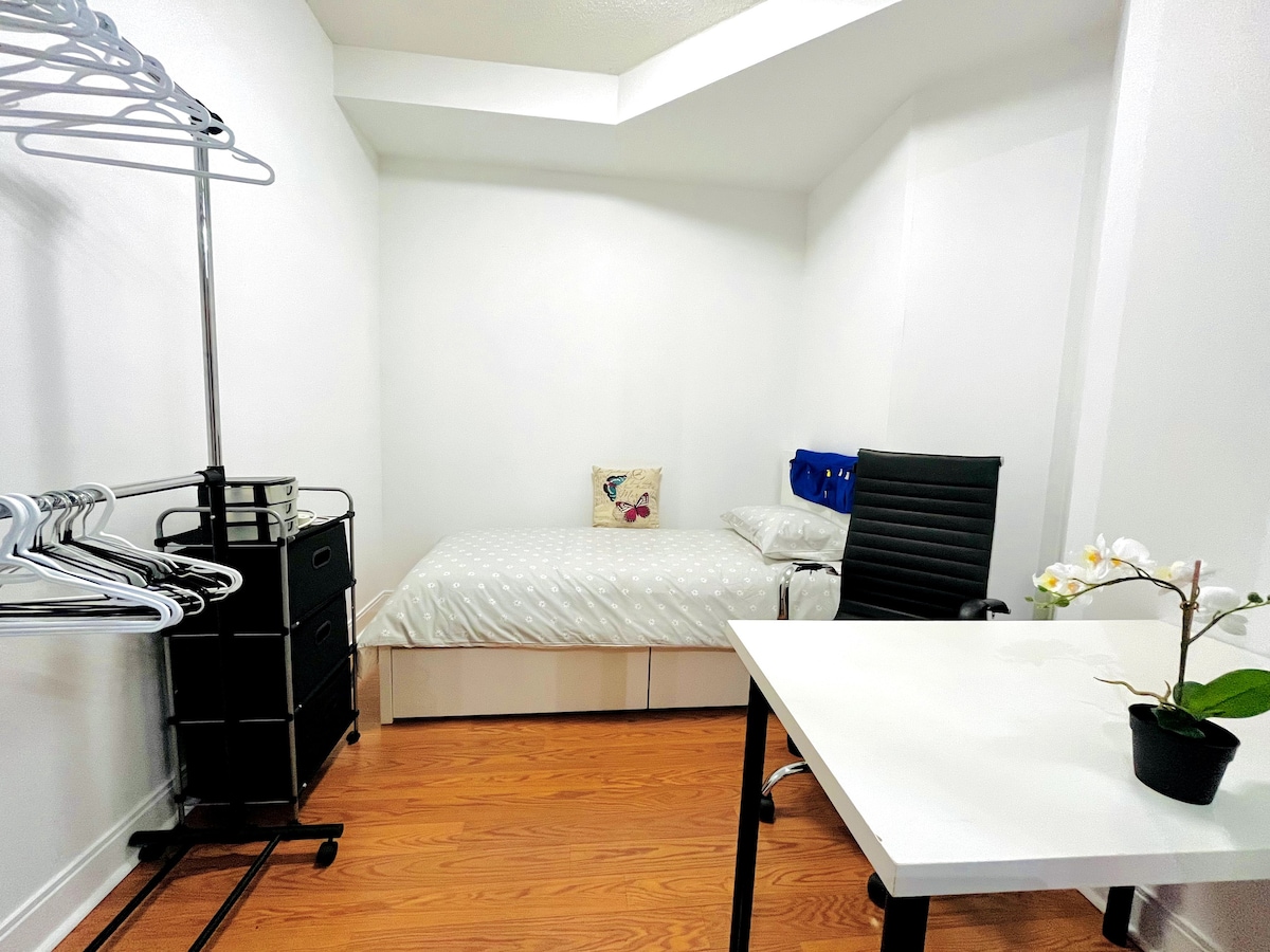 Female private room-Airport & downtown Mississauga