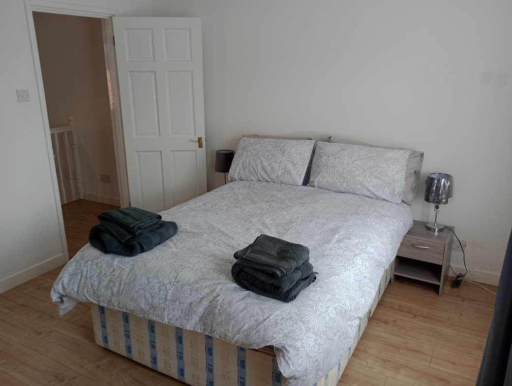 1 Bedroom Flat close to Town Centre, Railway & Bus