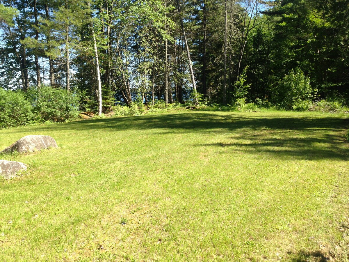 Beautiful Schoodic Lake Getaway