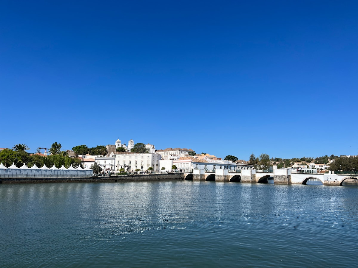 Central Tavira Townhouse close to Riverside: 2BR