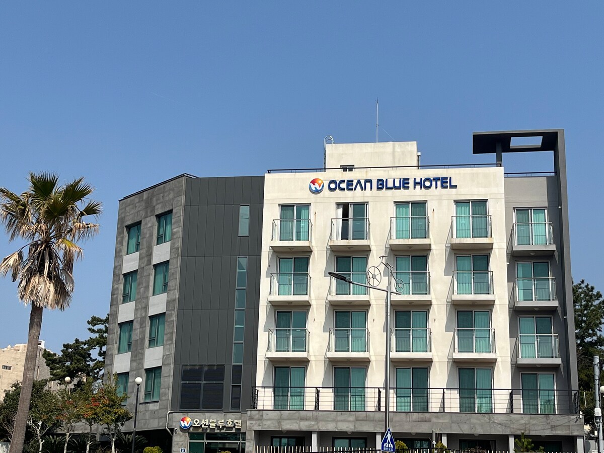 Ocean Blue Hotel, Jungmundae-dong # 3双人床