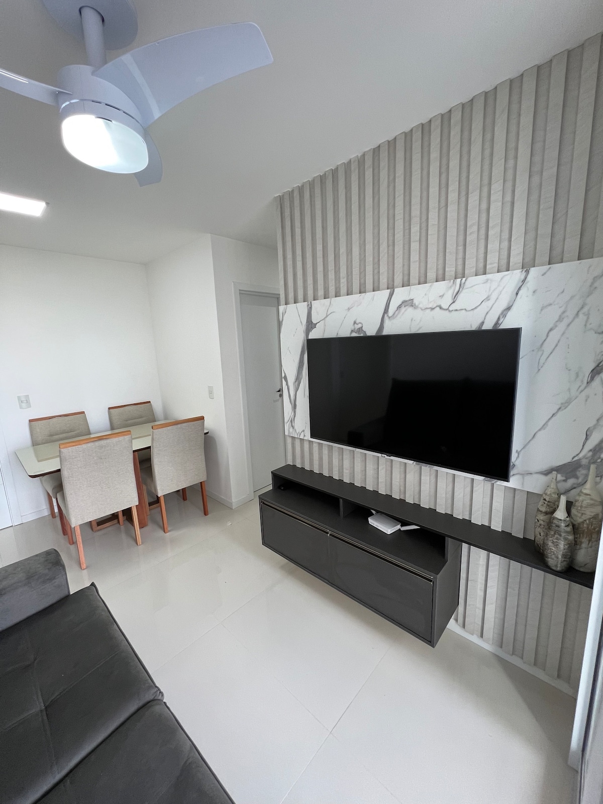 Apartamento 2 quartos com suíte na quadra do mar!