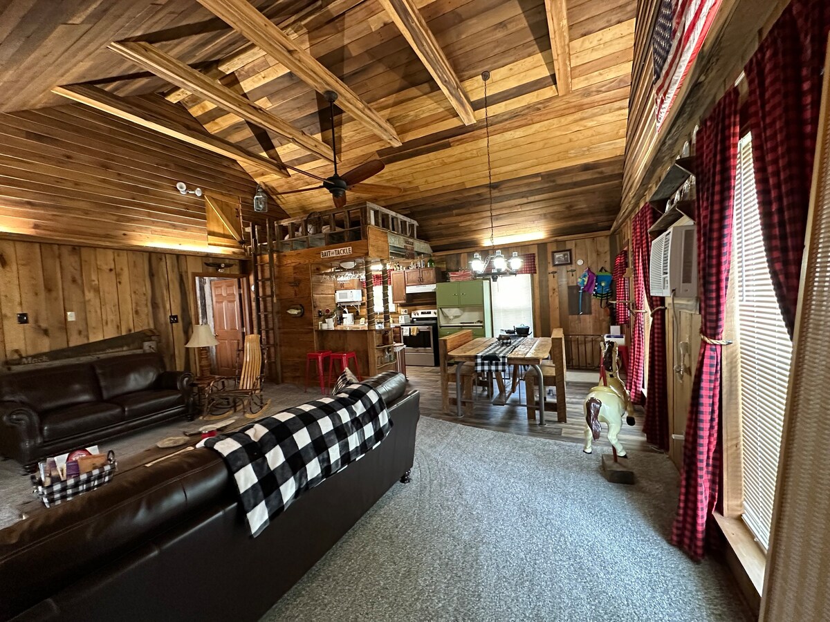 Lakeside Cabin @ Watershed Farm