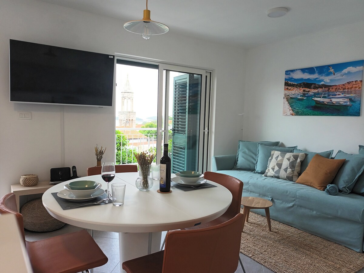 JesLiving Hvar - 2 Bedroom Apartment with Sea View
