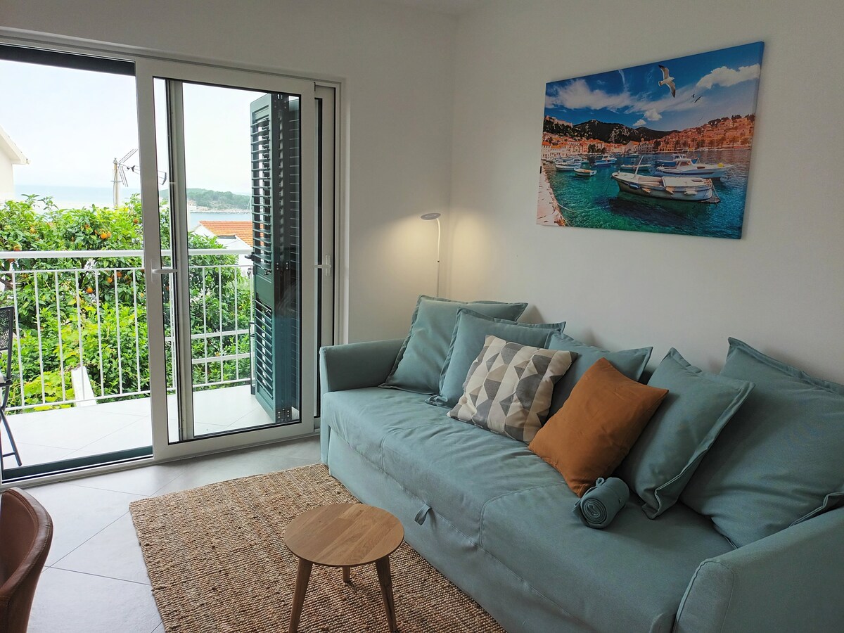 JesLiving Hvar - 2 Bedroom Apartment with Sea View