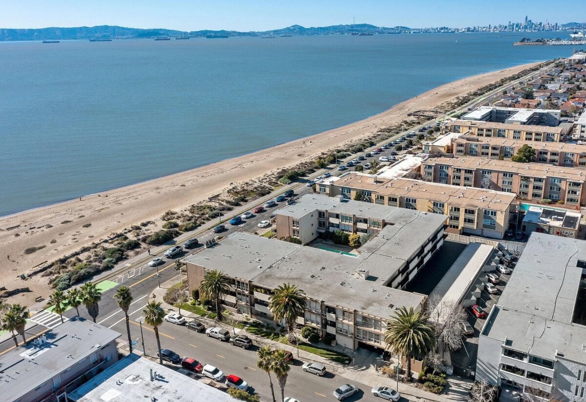 Long-stay Beach Condo w SF Views