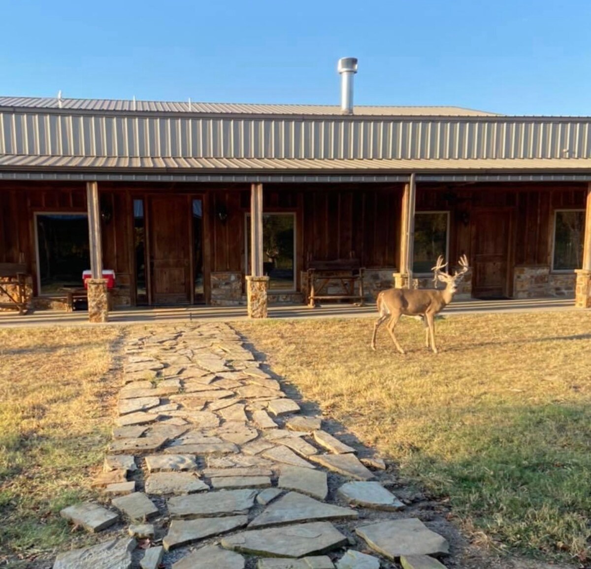 Lakefront Lodge with Amazing Views of Wildlife